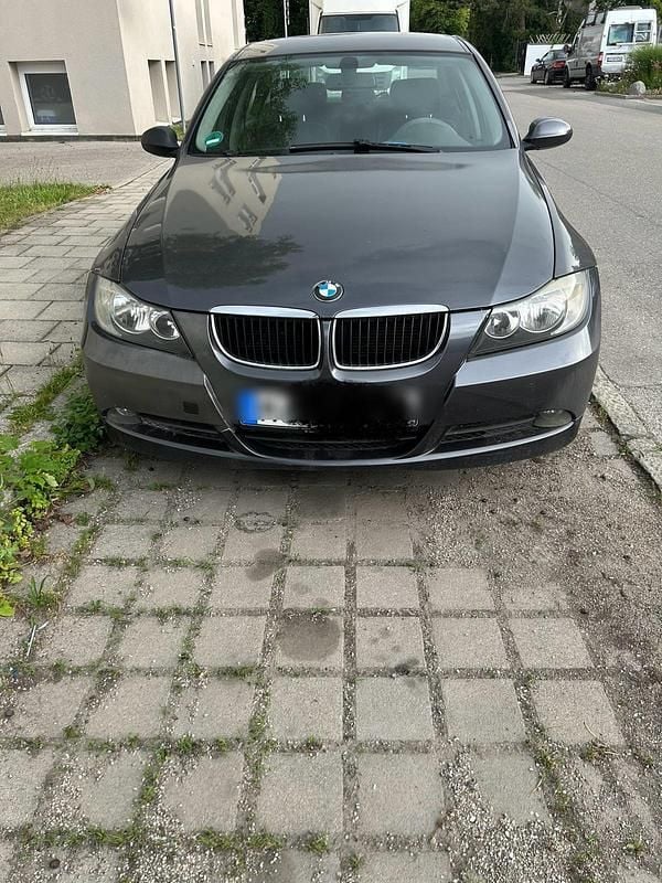 Silber Gebraucht 2005 BMW 320 Sport Line Limousine | 2.250 € (Guter Preis) - Bild 1/4