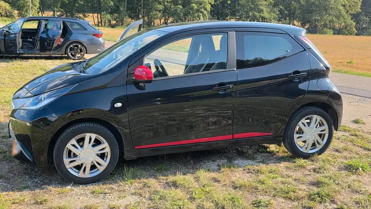 Gebraucht Toyota Aygo X-play 69 PS (50 kW) 2017 Schwarz Kleinwagen
