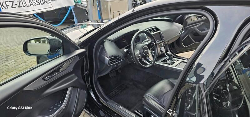 Schwarz Gebraucht 2020 Jaguar XE Limousine | 17.700 € (Superpreis) - Bild 1/4