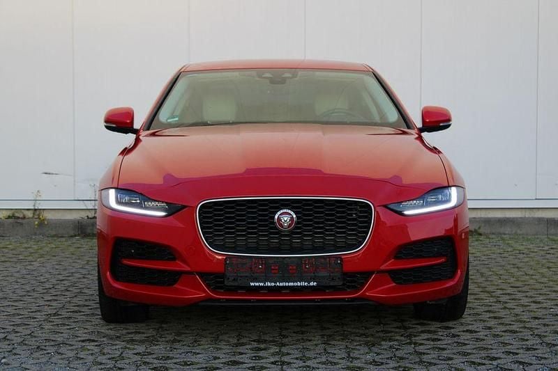 Gebraucht Jaguar XE SE 300 PS (220 kW) 2019 Rot Limousine