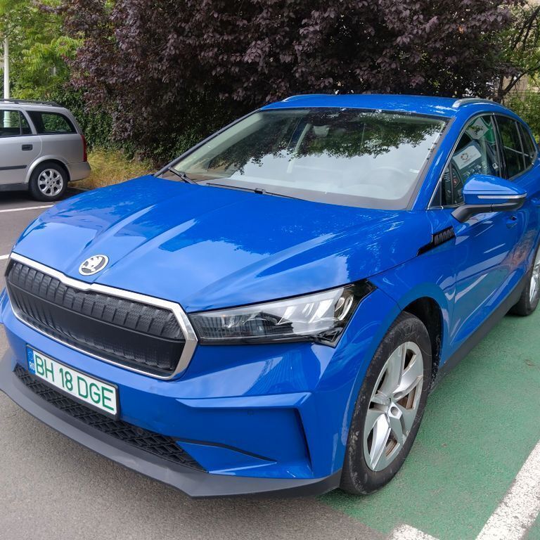 Blau Gebraucht 2021 Skoda Enyaq iV SportLine SUV | 21.400 € - Bild 1/4