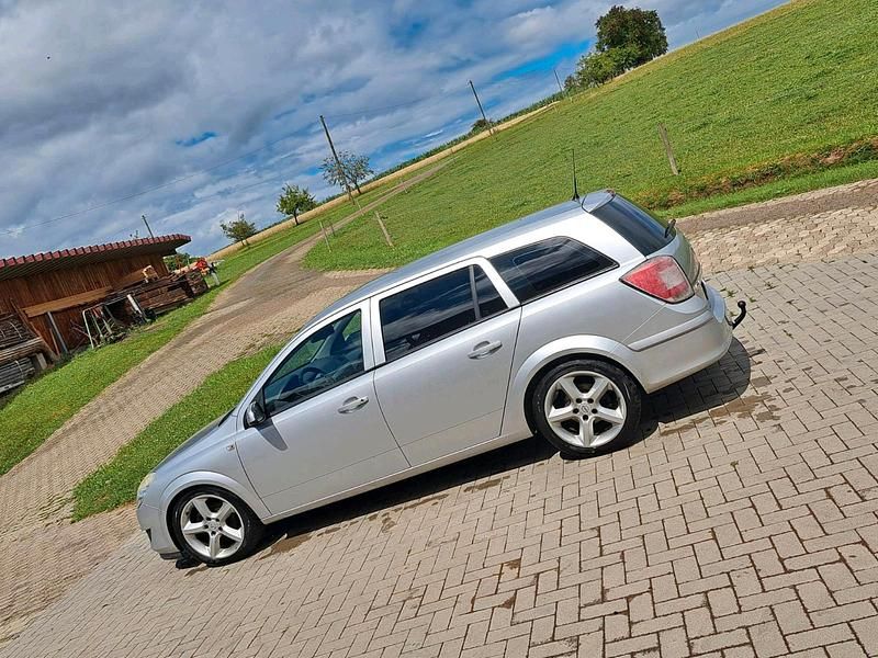 Silber Gebraucht 2009 Opel Astra Kombi | 1.700 € (Fairer Preis) - Bild 1/4
