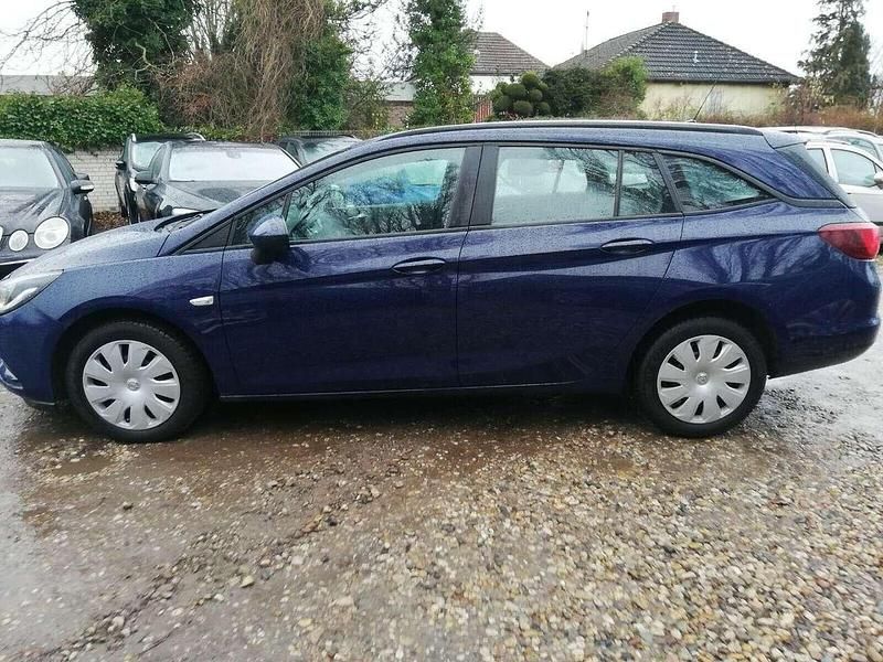 Gebraucht Opel Astra Selection 95 PS (69 kW) 2017 Blau Kombi