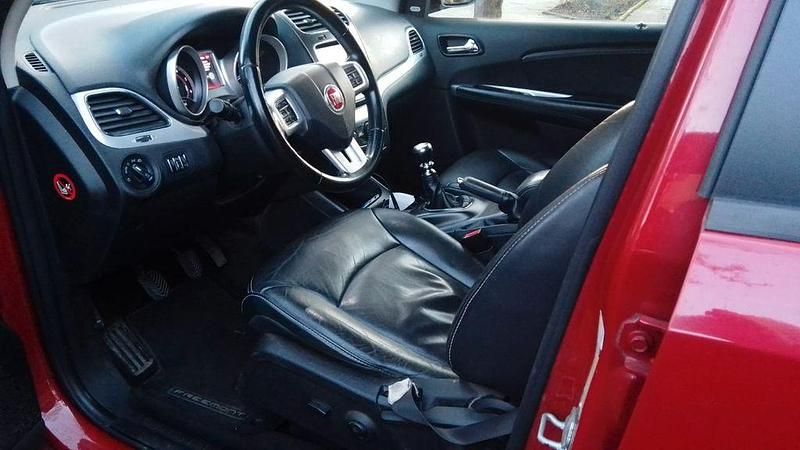 Gebraucht Fiat Freemont 170 PS (125 kW) 2013 Rot SUV