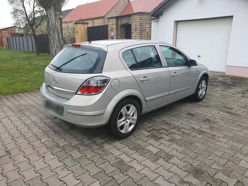 Gebraucht Opel Astra 116 PS (85 kW) 2009 Grau Kleinwagen