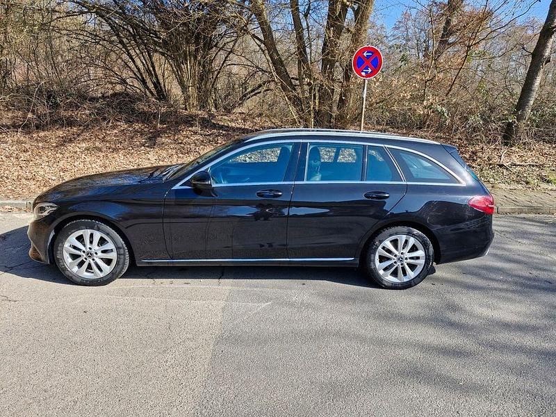 Gebraucht Mercedes C180 156 PS (114 kW) 2019 Schwarz Kombi