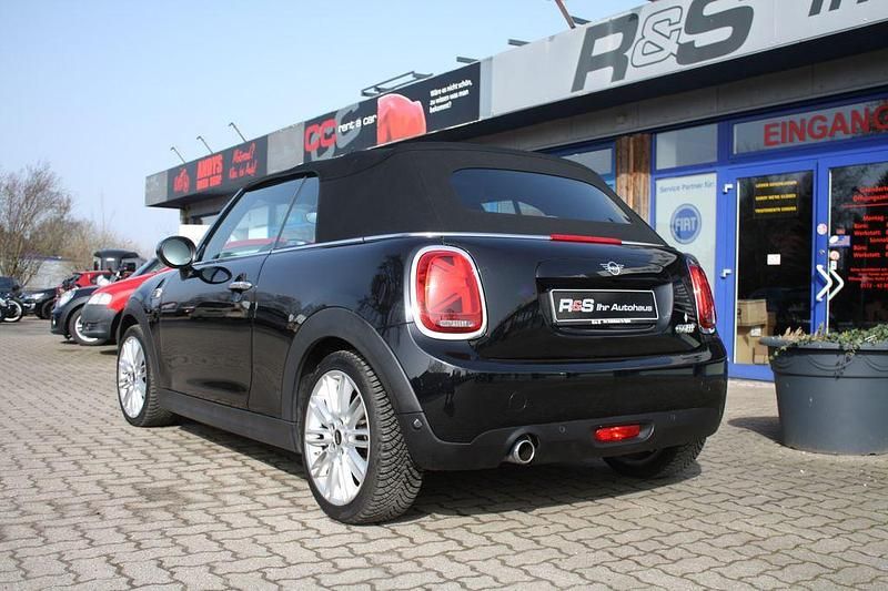 Gebraucht Mini Cooper Cabriolet 136 PS (100 kW) 2020 Midnight black metallic Cabrio
