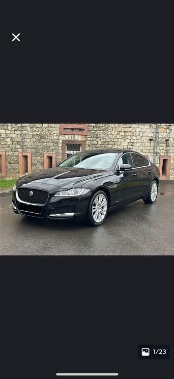 Schwarz Gebraucht 2017 Jaguar XF Portfolio Limousine | 15.950 € - Bild 1/4