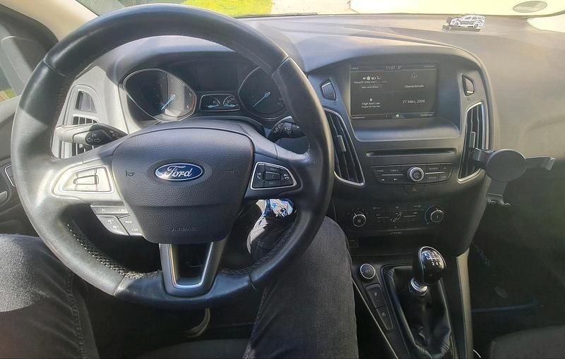 Gebraucht Ford Focus 105 PS (77 kW) 2015 Silber Kombi