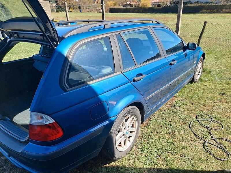Gebraucht BMW 318 118 PS (86 kW) 2001 Blau Kombi
