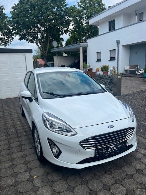 Weiß Gebraucht 2019 Ford Fiesta Titanium Kleinwagen | 12.499 € (Fairer Preis) - Bild 1/4