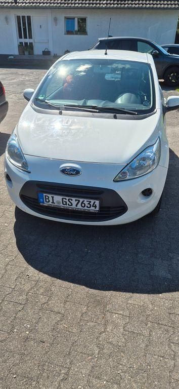 Weiß Gebraucht 2015 Ford Ka Titanium Kleinwagen | 3.999 € (Fairer Preis) - Bild 1/4