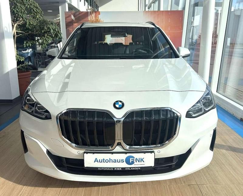 Gebraucht BMW 218 136 PS (100 kW) 2023 Mineralweiß Van / Kleinbus