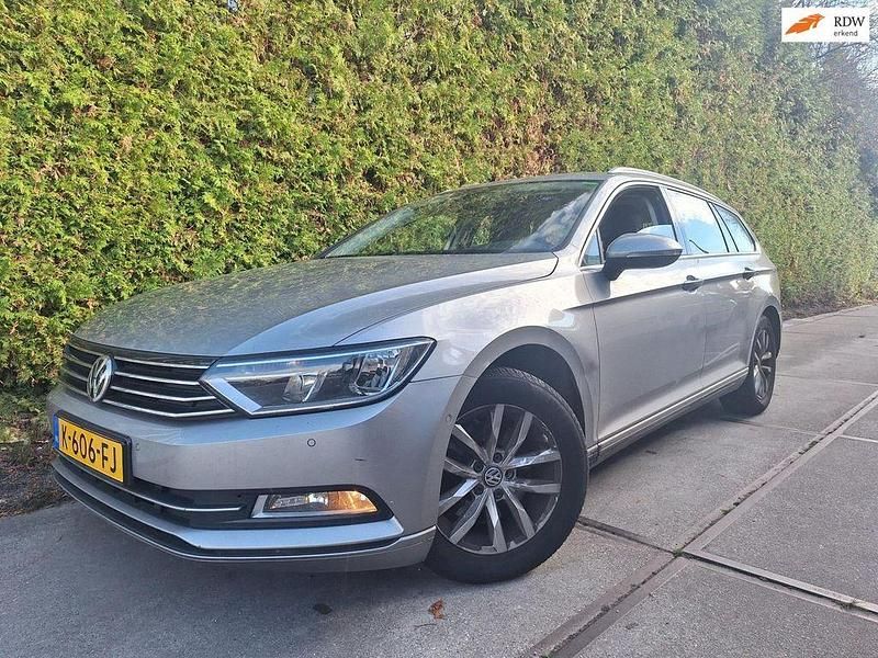Grau Gebraucht 2017 VW Passat Kombi | 5.900 € (Superpreis) - Bild 1/4