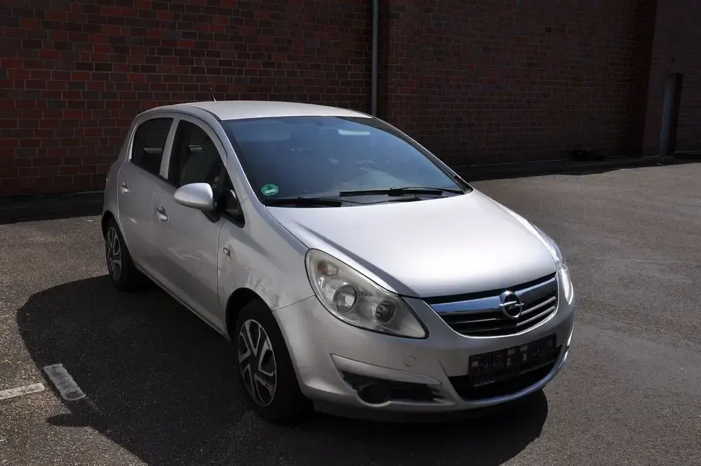 Używany Opel Corsa Basis 60 KM (44 kW) 2009 Srebrny Hatchback
