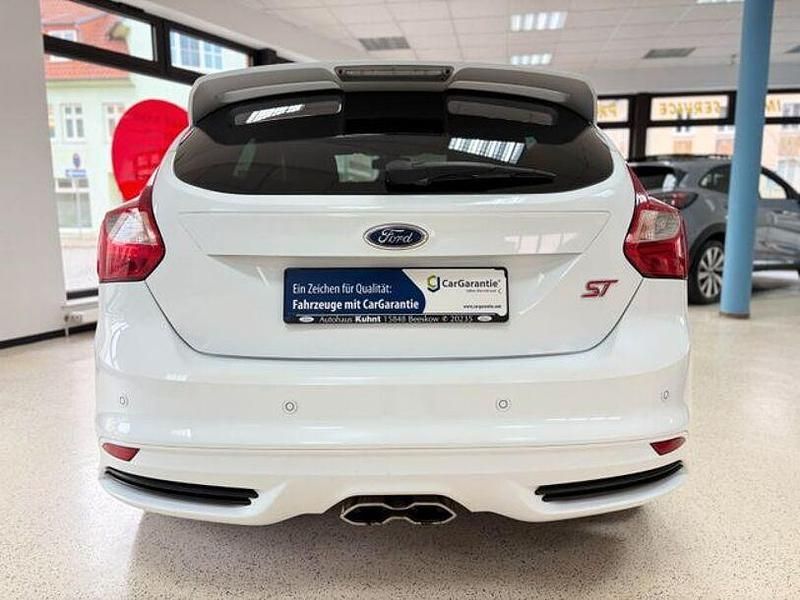 Gebraucht Ford Focus ST 250 PS (183 kW) 2013 Weiß Limousine