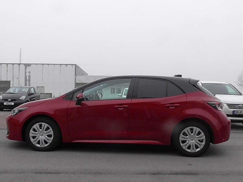 Gebraucht Toyota Corolla Comfort 116 PS (85 kW) 2019 Emotional red 2 Limousine