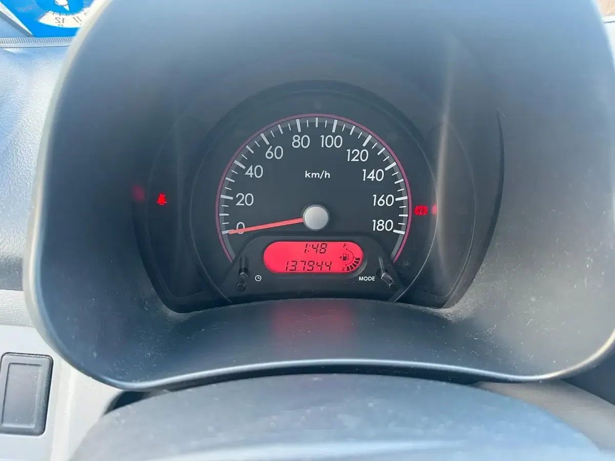 Gebraucht Nissan Pixo 68 PS (50 kW) 2010 Schwarz Kleinwagen