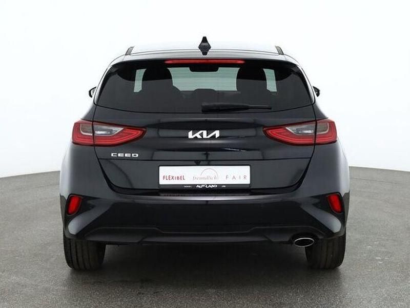 Neu Kia Ceed 140 PS (102 kW) 2025 Schwarz Kleinwagen
