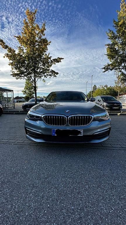 Grau Gebraucht 2019 BMW 530e M Sport Limousine | 22.999 € (Superpreis) - Bild 1/4