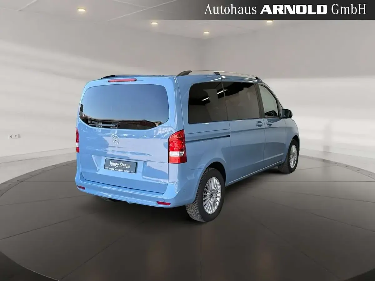 Gebraucht Mercedes V220 163 PS (119 kW) 2025 Blau Van / Kleinbus