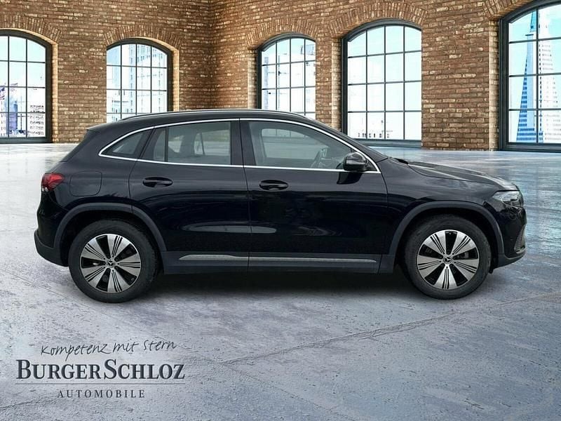 Gebraucht Mercedes EQA300 Progressive 167 kW (228 PS) 2023 Metalliclack kosmosschwarz SUV
