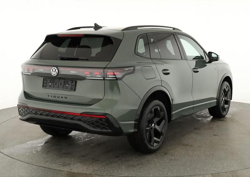Neu VW Tiguan R-line 193 PS (141 kW) 2025 Cipressino grün metallic SUV