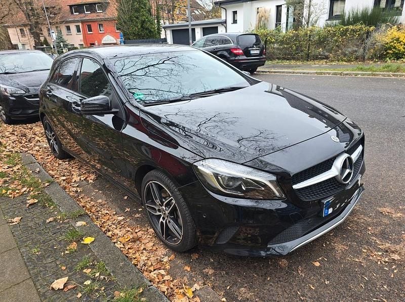 Schwarz Gebraucht 2017 Mercedes A250 Urban Limousine | 17.900 € (Fairer Preis) - Bild 1/4