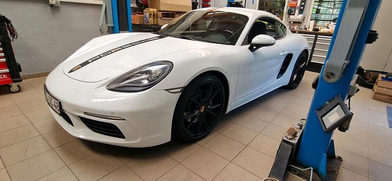 Weiß Gebraucht 2017 Porsche 718 Cayman Coupé | 48.500 € (Fairer Preis) - Bild 1/1