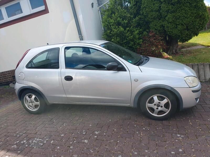 Grau Gebraucht 2004 Opel Corsa Kleinwagen | 200 € (Superpreis) - Bild 1/4