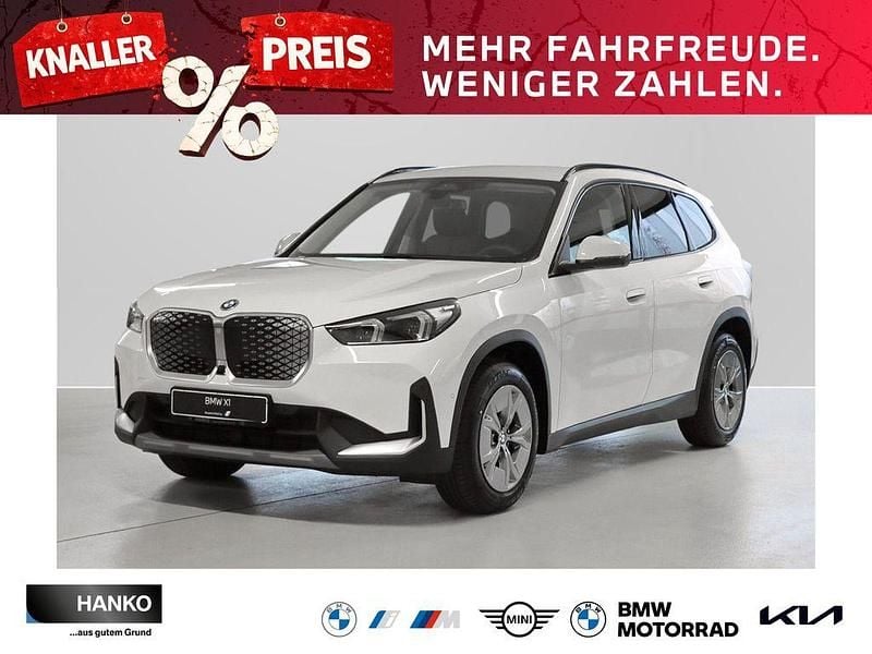Alpinweiss iii Gebraucht 2025 BMW iX1 Shadowline SUV | 46.750 € (Fairer Preis) - Bild 1/4