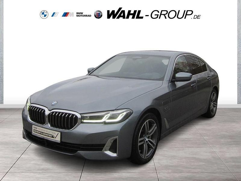 Grau Gebraucht 2021 BMW 530e Luxury Line Limousine | 35.890 € (Fairer Preis) - Bild 1/4