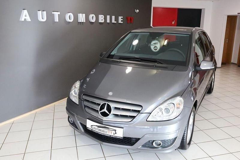 Grau Gebraucht 2011 Mercedes B200 Van / Kleinbus | 8.500 € (Fairer Preis) - Bild 1/4