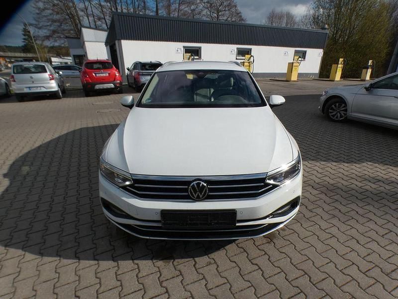 Gebraucht VW Passat Elegance 200 PS (147 kW) 2021 Weiß Kombi