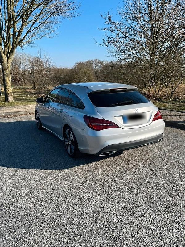 Gebraucht Mercedes CLA200 Shooting Brake 156 PS (114 kW) 2017 Silber Kombi
