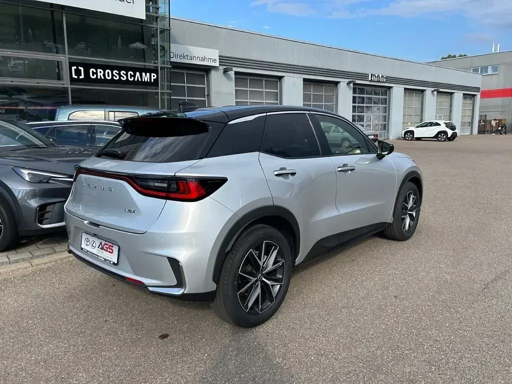 Gebraucht Lexus LBX 136 PS (100 kW) 2025 Silber SUV