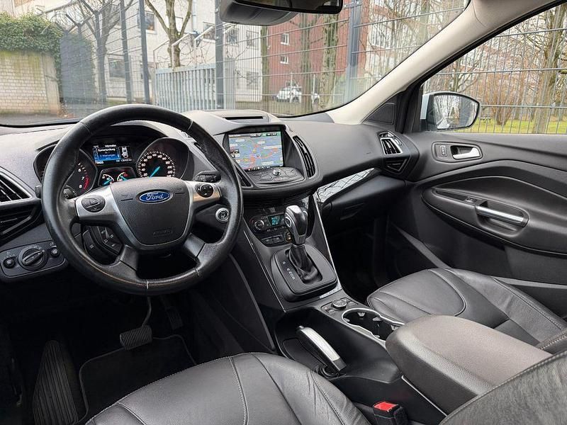 Gebraucht Ford Kuga Titanium 182 PS (133 kW) 2016 Weiß SUV