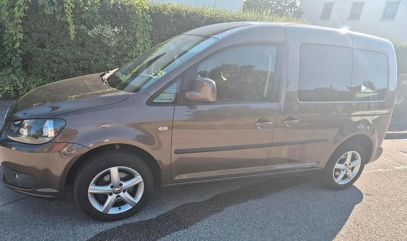 Braun Gebraucht 2015 VW Caddy Van / Kleinbus | 8.500 € (Fairer Preis) - Bild 1/4