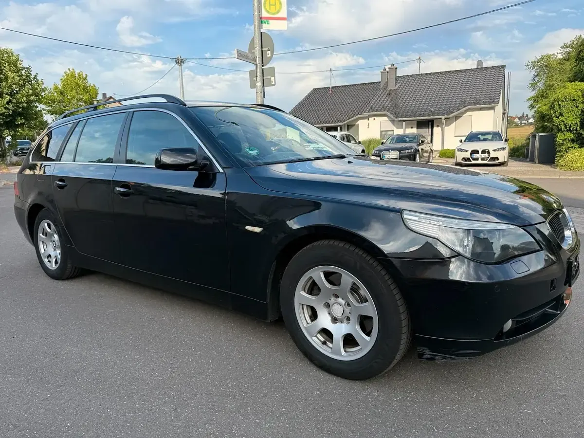 Gebraucht BMW 525 177 PS (130 kW) 2006 Schwarz Kombi