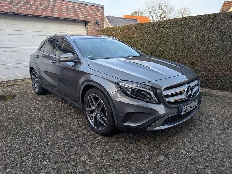 Gebraucht Mercedes GLA220 170 PS (125 kW) 2015 Grau SUV