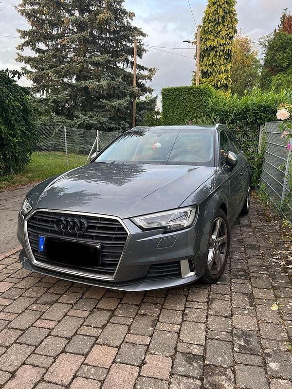 Grau Gebraucht 2019 Audi A3 Design Limousine | 20.400 € (Fairer Preis) - Bild 1/4