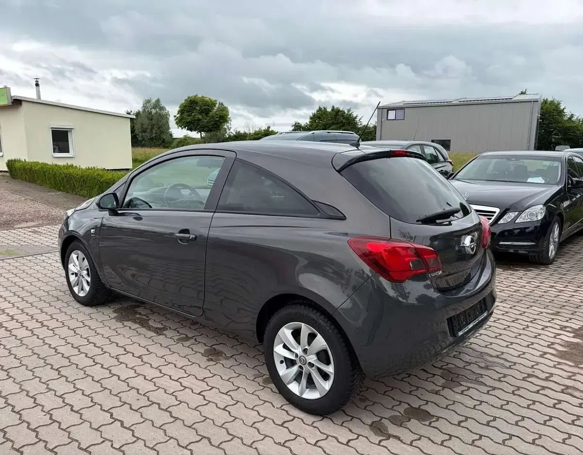 Gebraucht Opel Corsa drive 69 PS (50 kW) 2016 Plat.anthr./rogrey/0j:silbergr Kleinwagen
