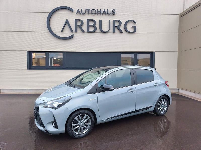 Grau Gebraucht 2020 Toyota Yaris Hybrid Kleinwagen | 16.499 € (Fairer Preis) - Bild 1/4