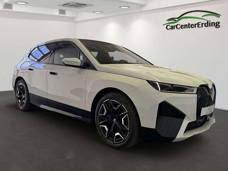 Gebraucht BMW iX Sport Line 239 kW (326 PS) 2021 Alpinweiss iii SUV