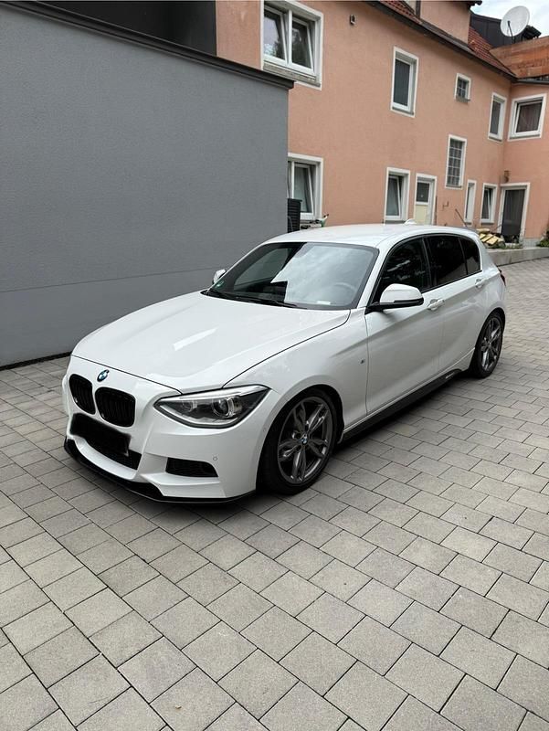 Weiß Gebraucht 2012 BMW 125 M Sport Kleinwagen | 11.800 € (Fairer Preis) - Bild 1/4