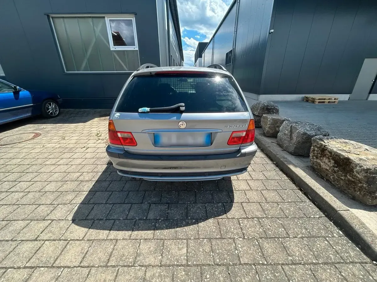Gebraucht BMW 330 204 PS (150 kW) 2003 Silber Kombi