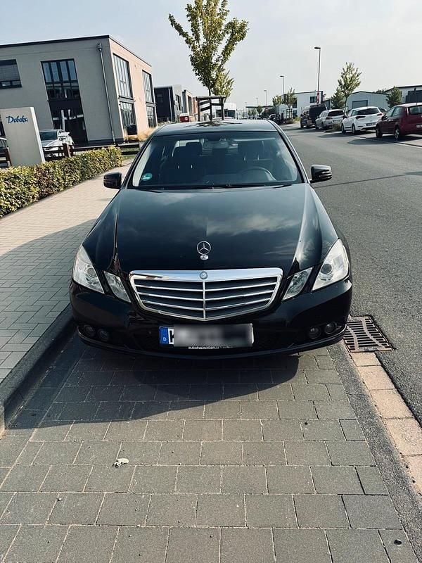 Schwarz Gebraucht 2010 Mercedes E200 Limousine | 7.500 € (Superpreis) - Bild 1/4