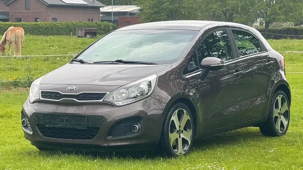 Gebraucht Kia Rio Attract 86 PS (63 kW) 2013 Braun Limousine