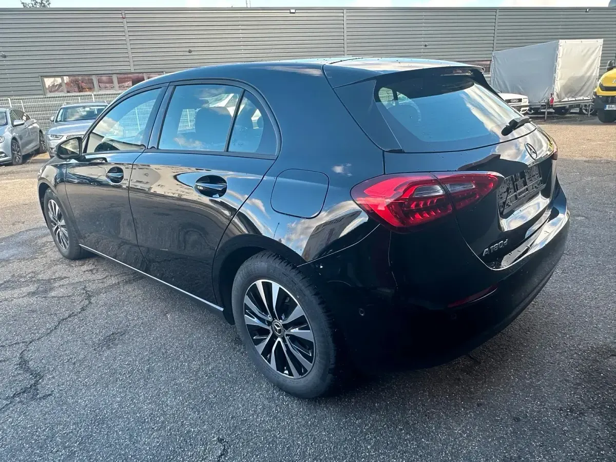 Gebraucht Mercedes A180 116 PS (85 kW) 2022 Schwarz Kombi
