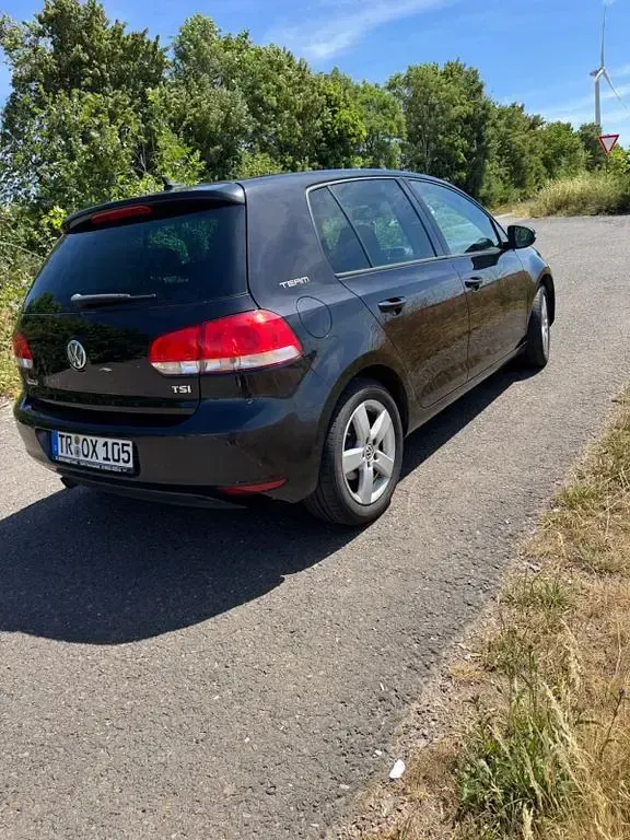 Gebraucht VW Golf VI Team 105 PS (77 kW) 2010 Schwarz Kleinwagen